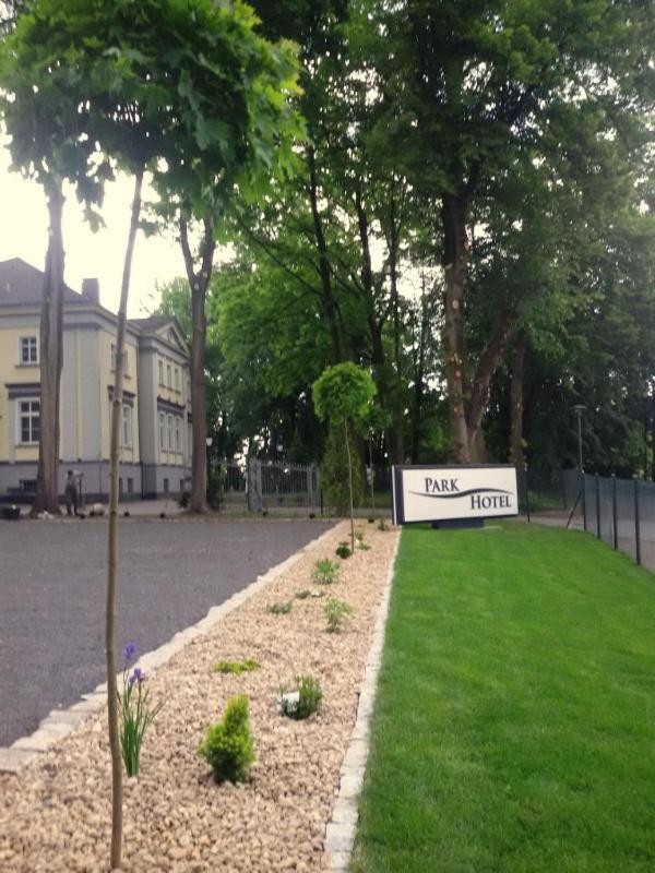 Park Hotel Dobrodzien Exterior photo